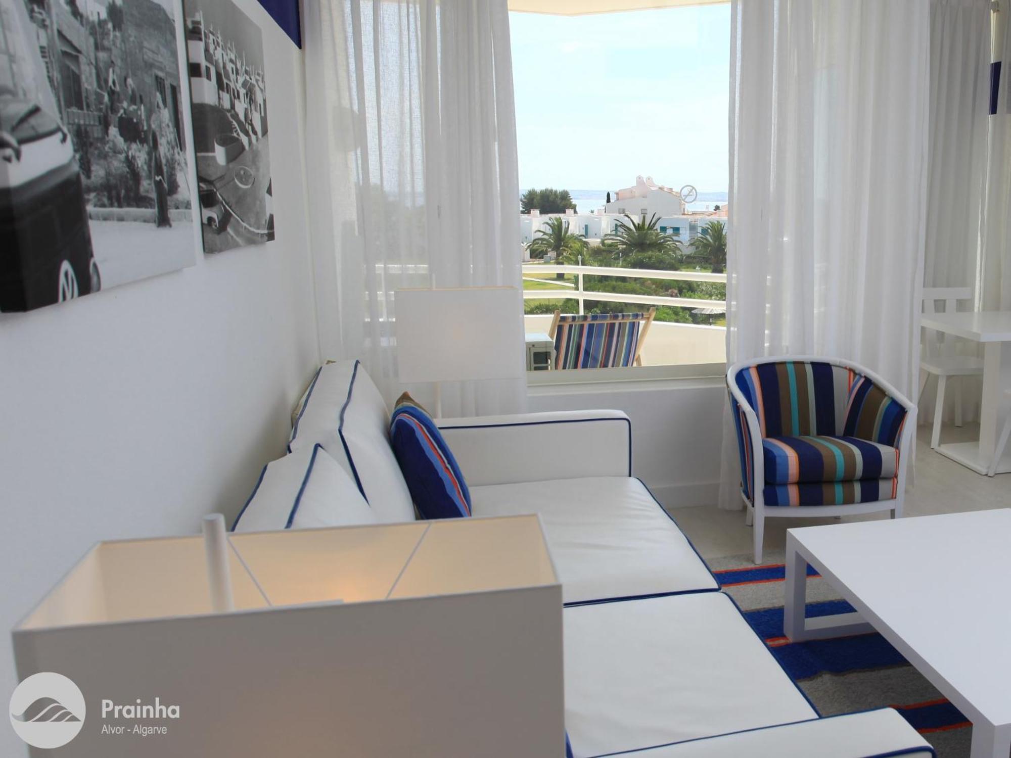 One-Bedroom Apartment Sea View