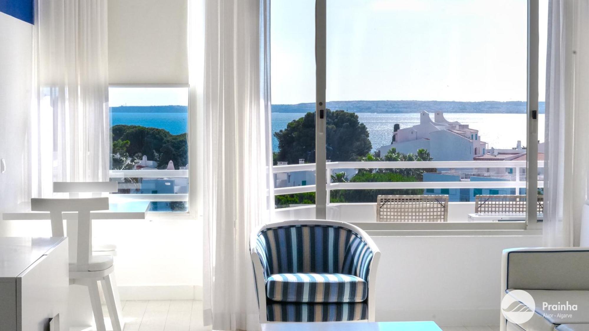 Master One-Bedroom Apartment Sea View