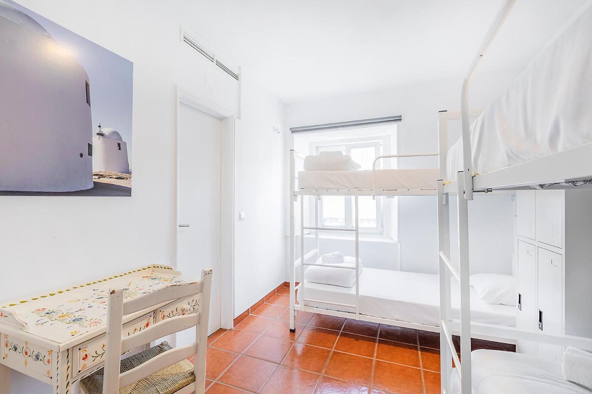 Quarto Quádruplo com Casa de Banho Privativa