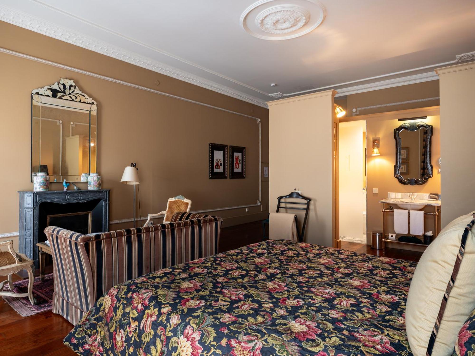 Suite Balcony city view