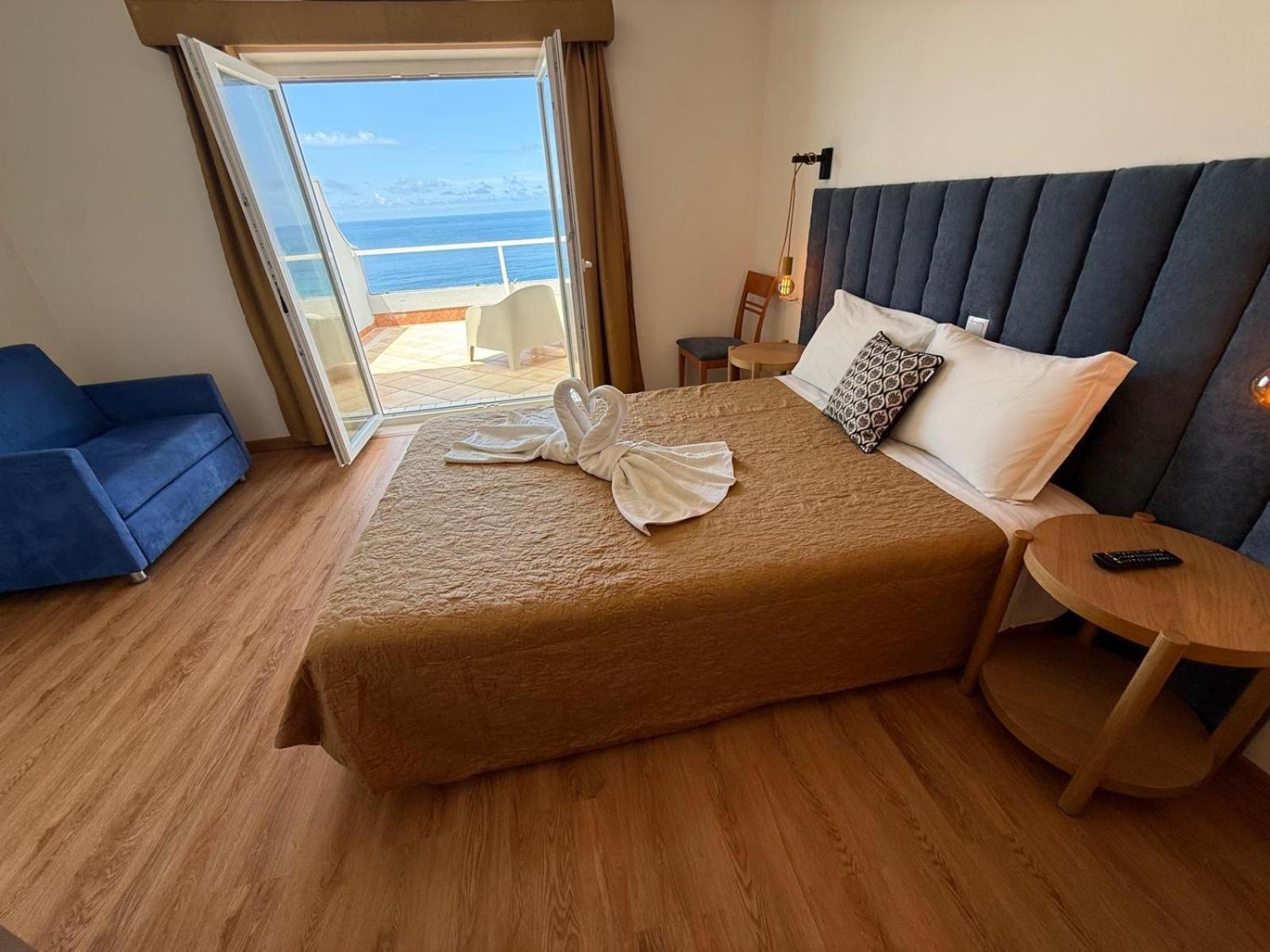 Double Room with Balcony and Sea View