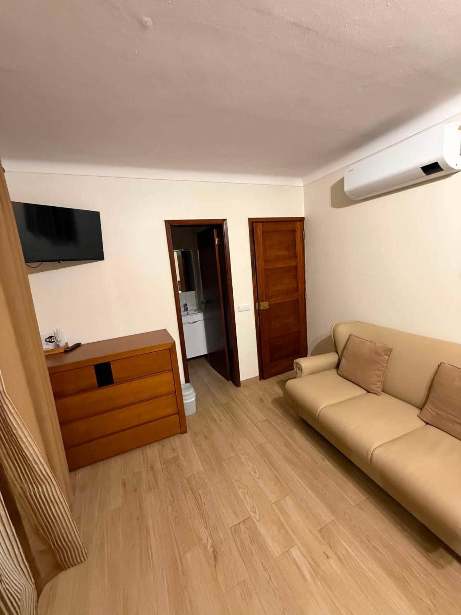 Double Room Private Bathroom