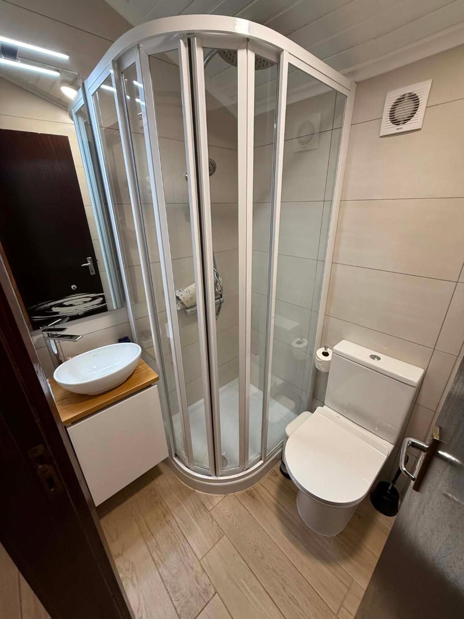 Double Room Private Bathroom