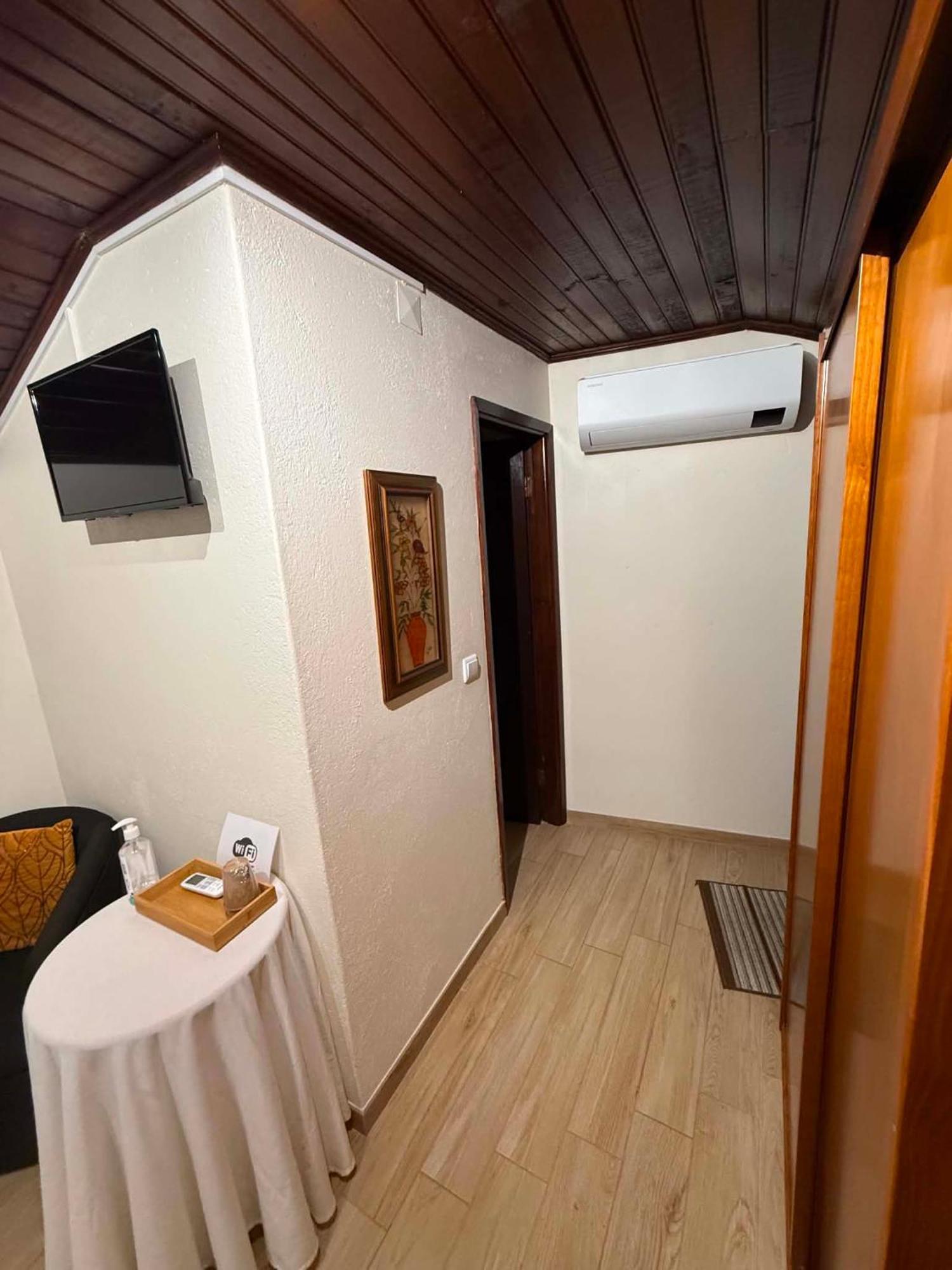Double Room Private Bathroom