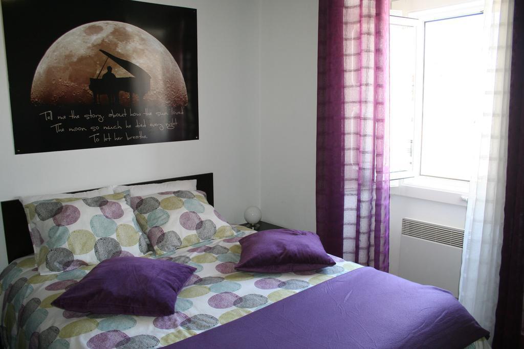 Double Room with Street View