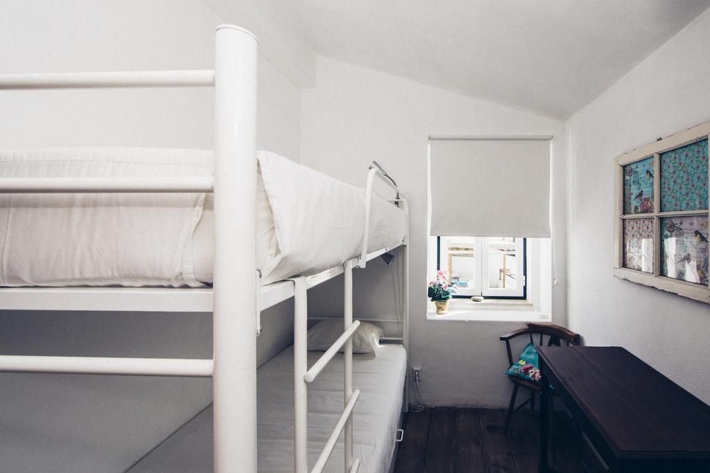 Quarto Feminino com Camas em Beliche