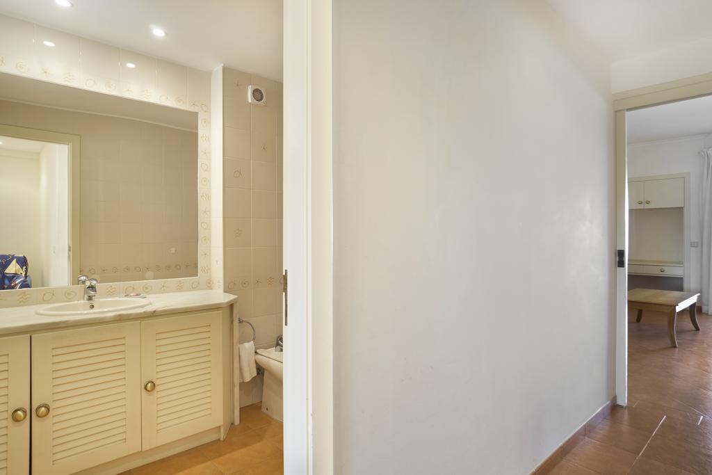 Superior One-Bedroom Apartment