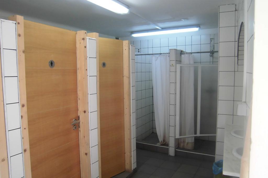 Bed in 8-Bed Mixed Dormitory Room with Shared Bathroom