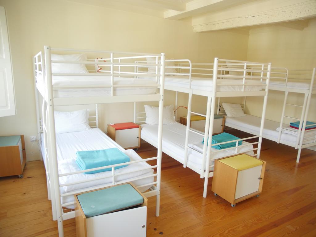 Cama em Dormitório Misto com 10 Camas