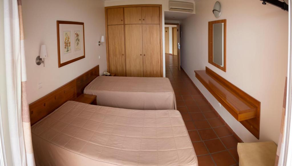 Single Room with Sea and Mountain View