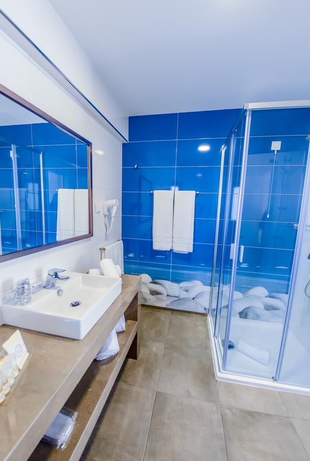 Habitación Doble Estándar con balcón y vistas a la piscina - 1 o 2 camas