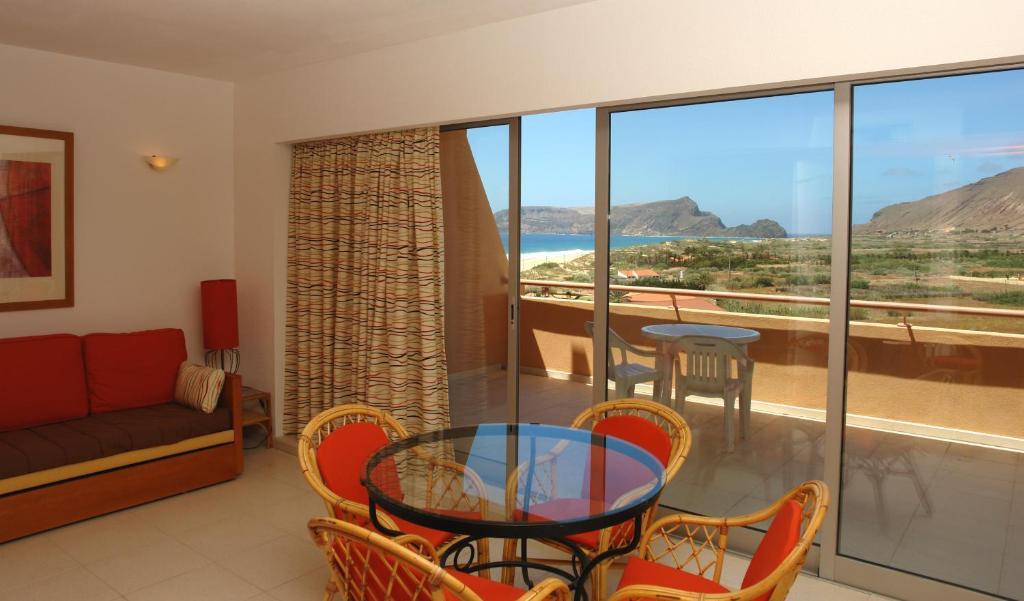One-Bedroom Apartment Sea View