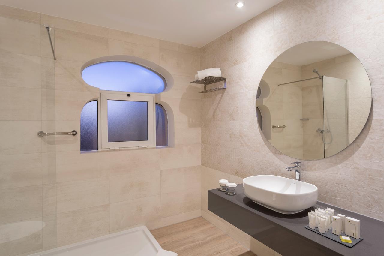 Double or Twin Room with Land View
