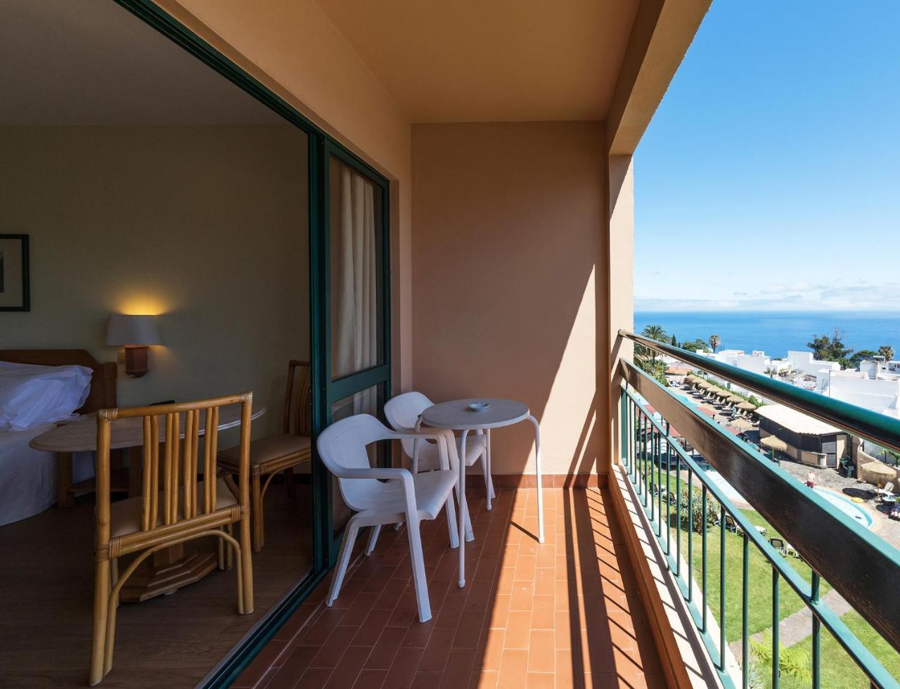 Double or Twin Room Sea View