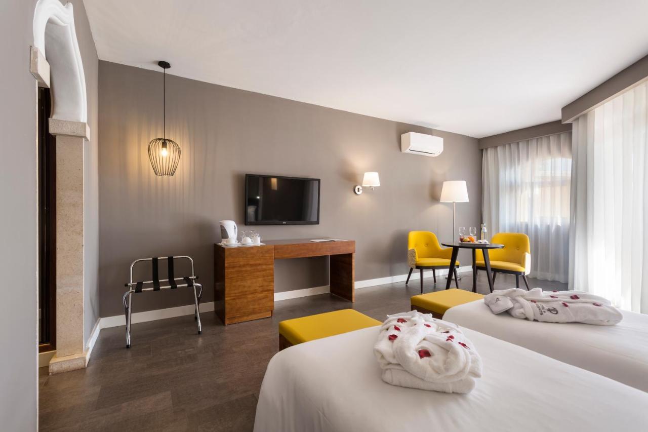 Double or Twin Room with Frontal Sea View