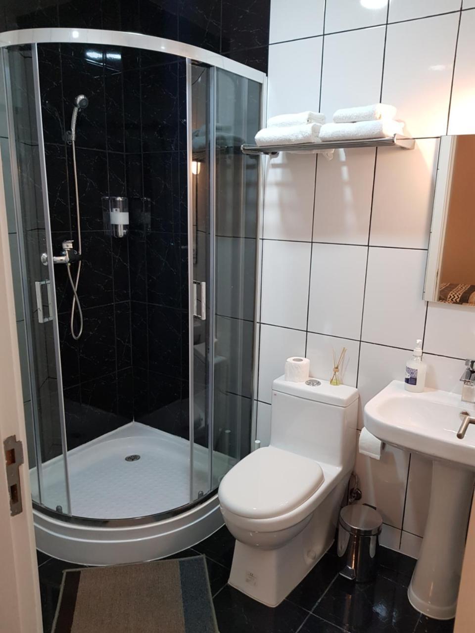 Twin Room Private Bathroom