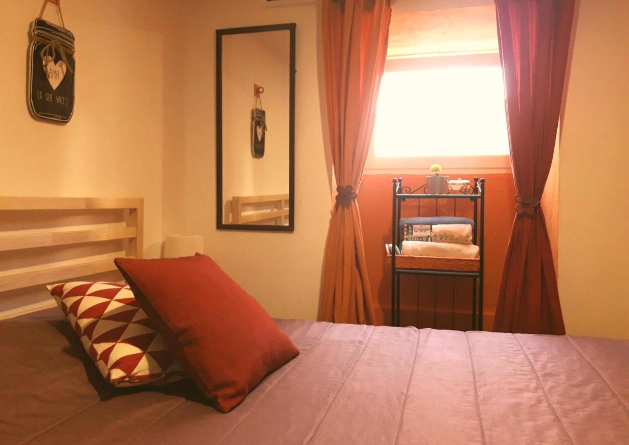 Quarto Duplo Económico com Casa de Banho Partilhada