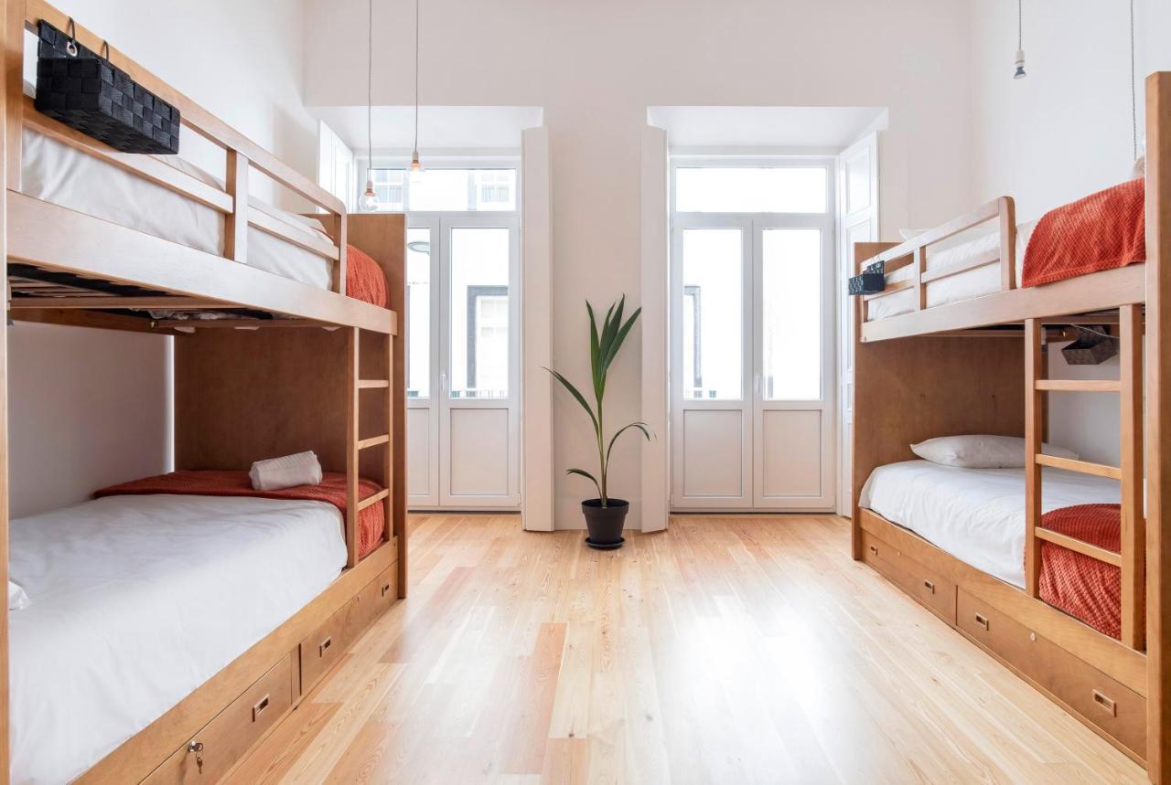 Single Bed Mixed Dormitory Room