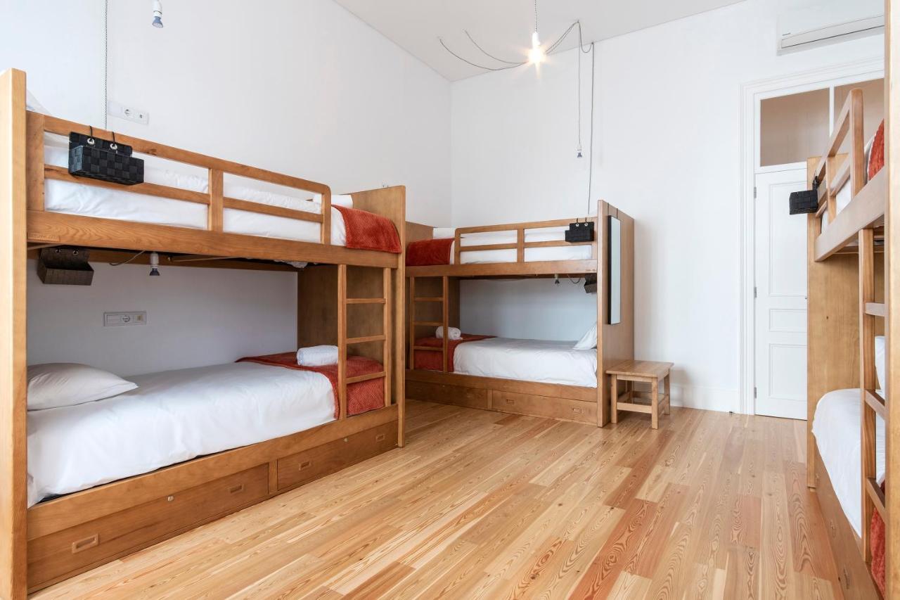 Single Bed Mixed Dormitory Room