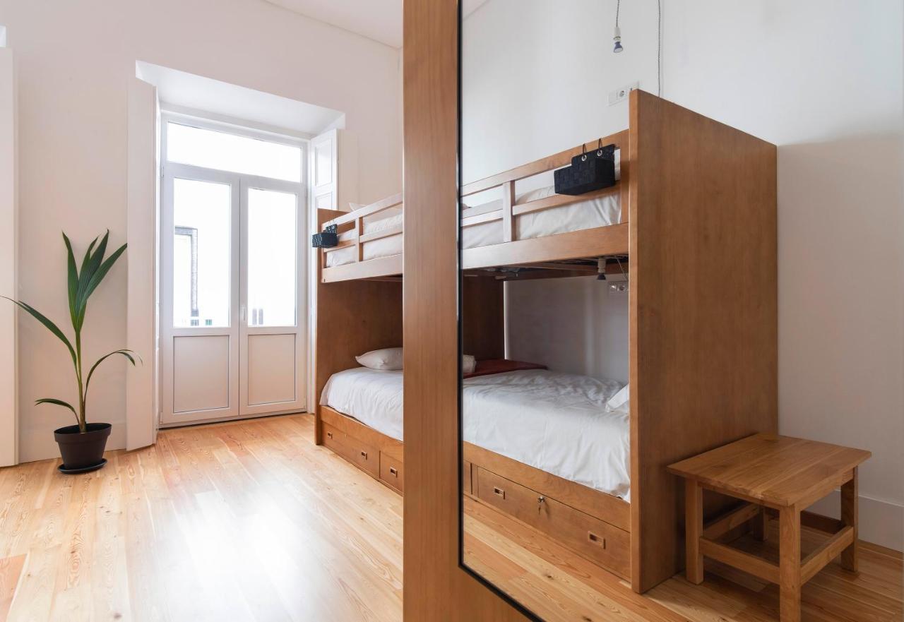Single Bed Mixed Dormitory Room