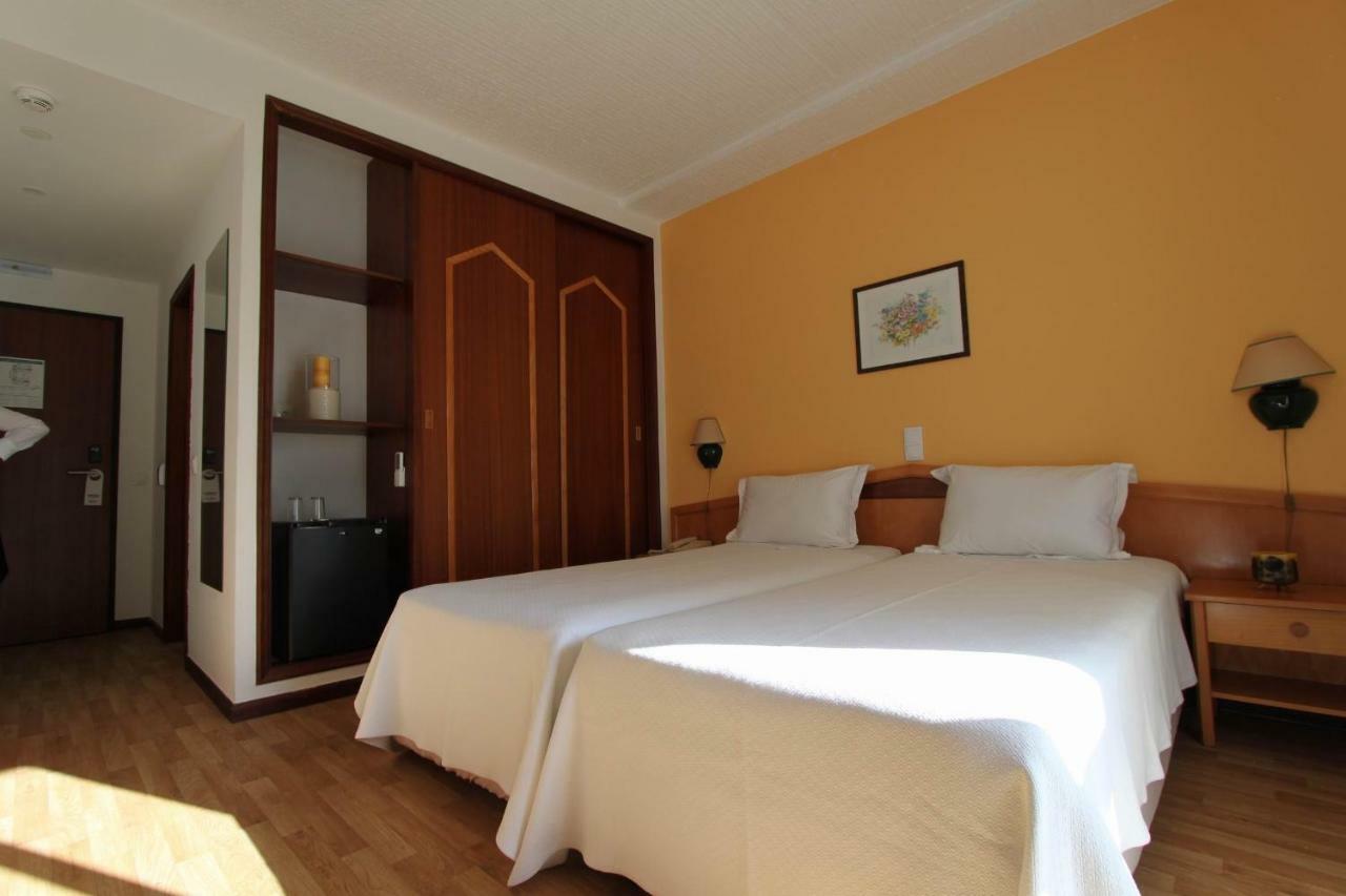 Habitación Doble con vista parcial al mar - 2 camas