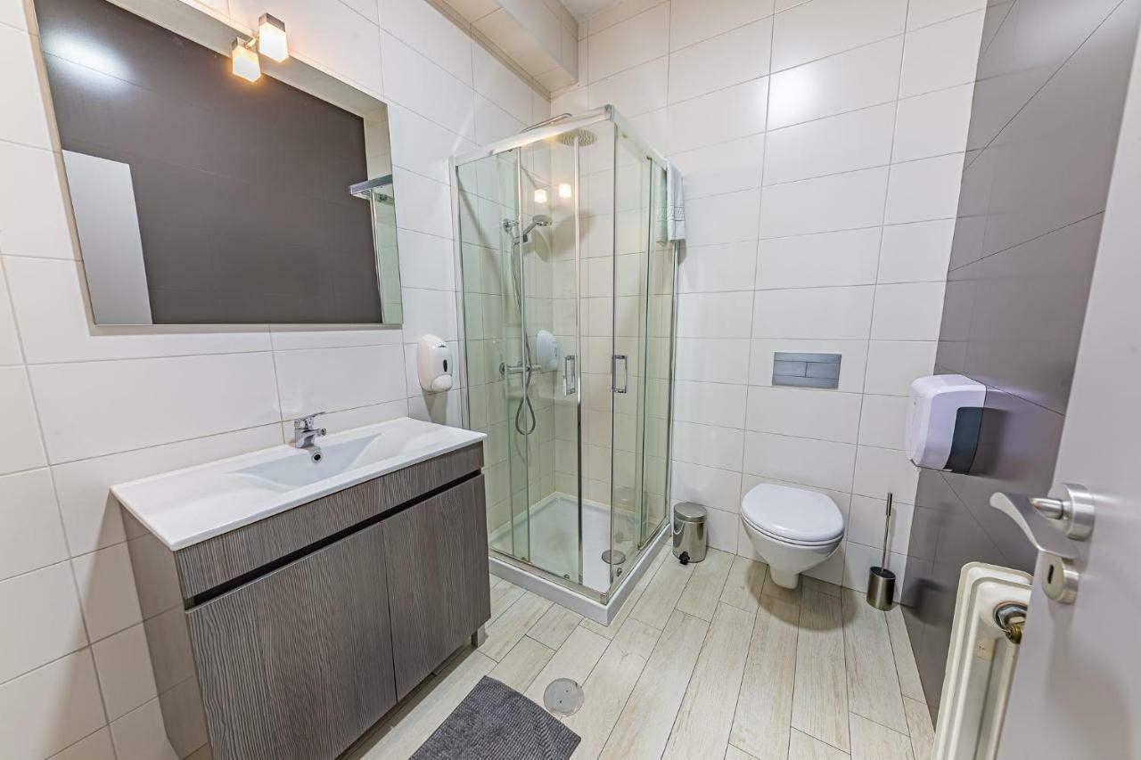 Double Room Private Bathroom,1178173939:JPEG