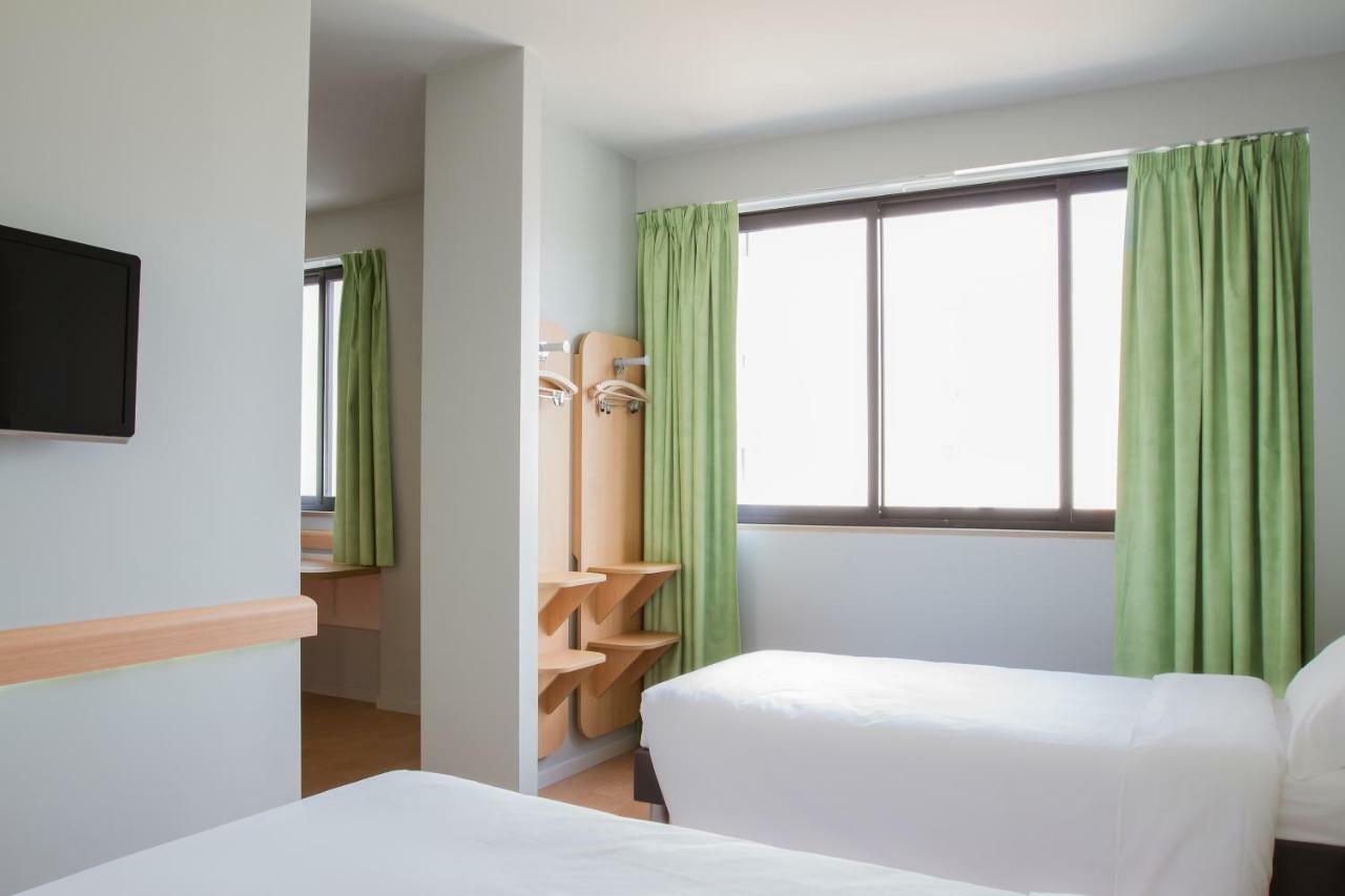 Habitación Estándar con 1 cama doble y 1 individual