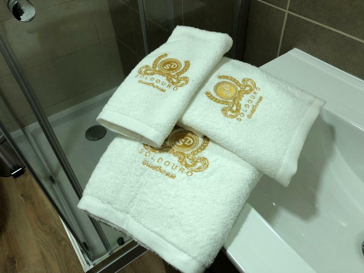 Quarto Duplo com Casa de Banho Privativa