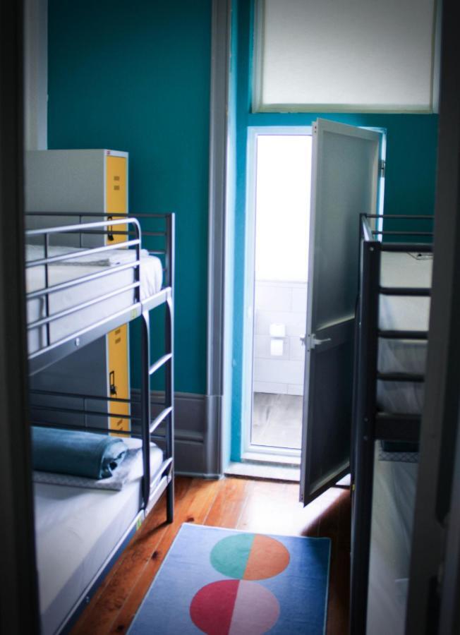 Cama Individual num Dormitório com 4 Camas