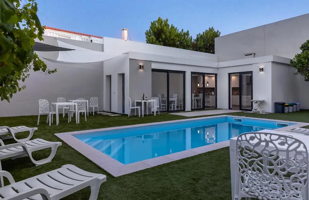 Ilheu 25 Peniche House-1