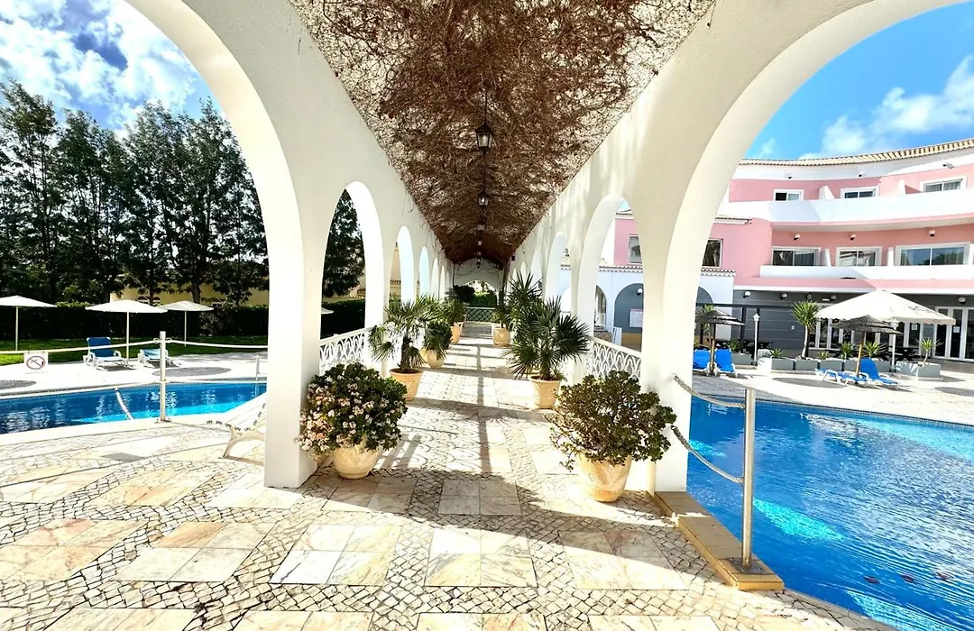 Praia Da Rocha, Vila Rosa, T1, Piscinas, Parqueamento E Internet By Ig-1