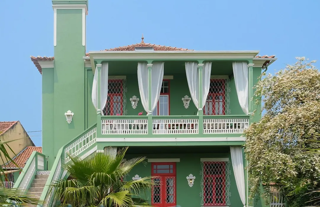 Vintage Balcony Guesthouse & Suites-1
