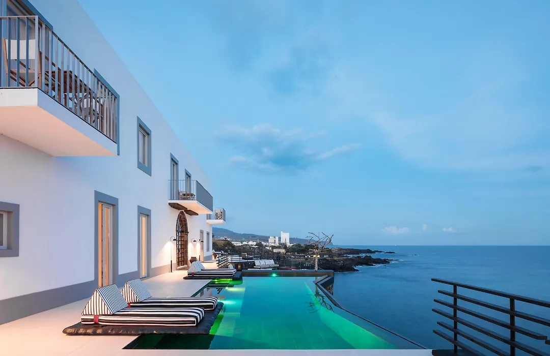 White Exclusive Suites & Villas-1