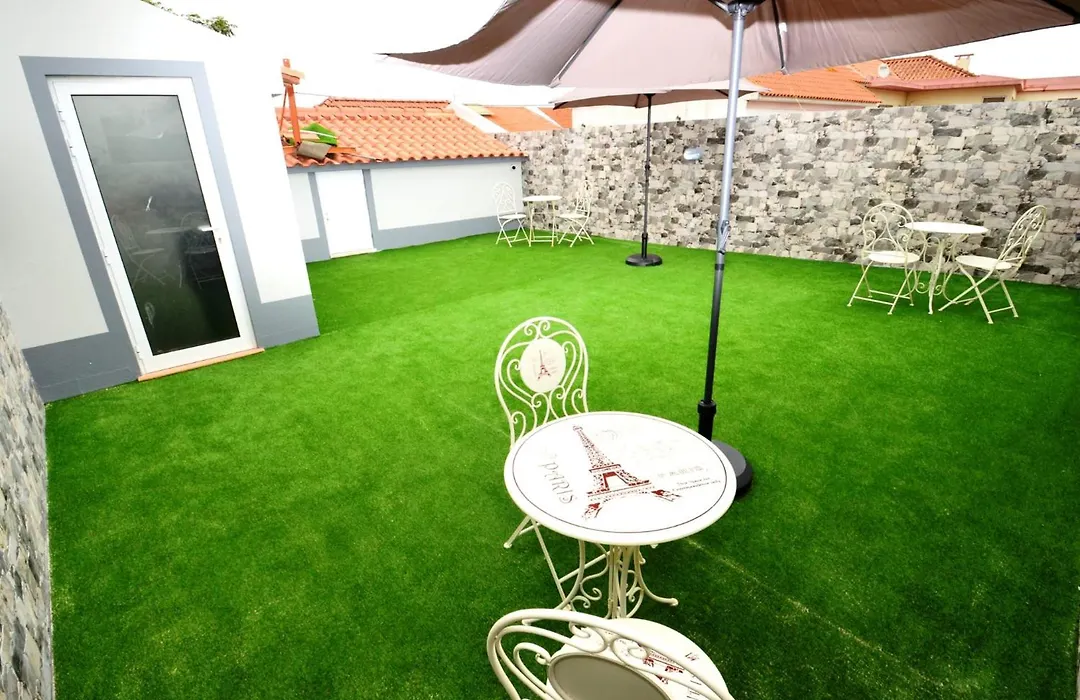 O Cantinho Guesthouse com Terraço e Vistas em Quinta do Anjo-1