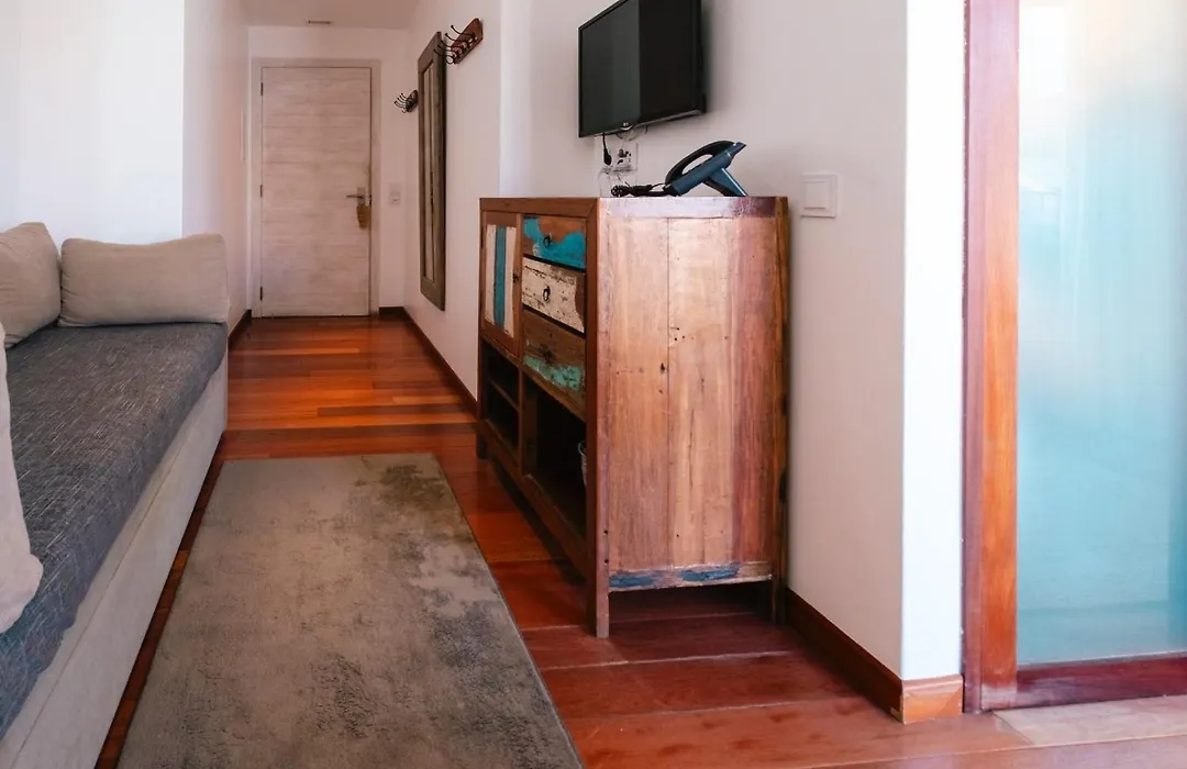 Surfers Lodge Peniche-1