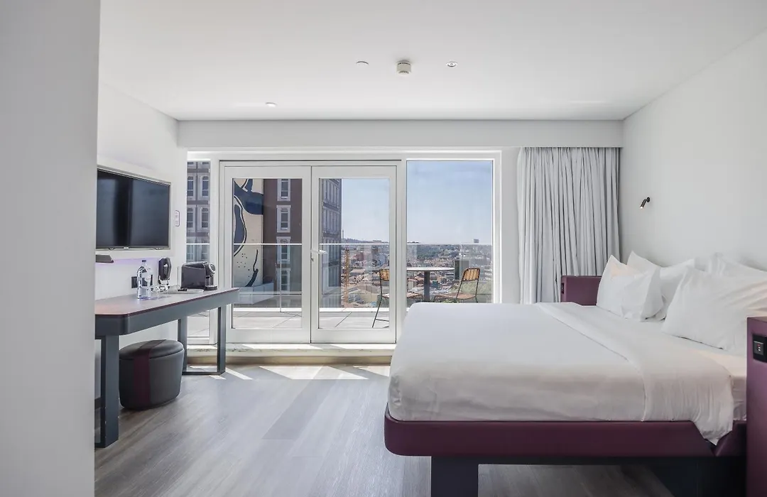 Yotel Porto-1