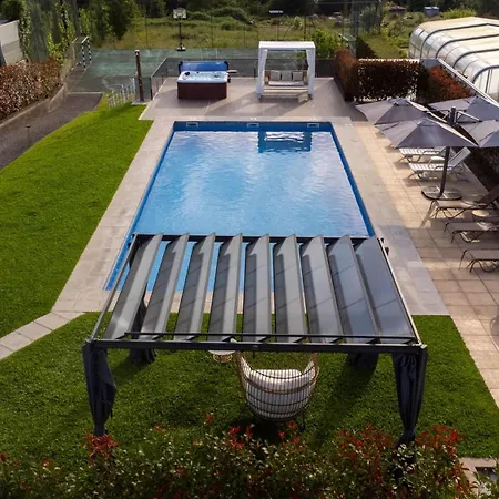Villa Moura - Pool & Jacuzzi-3