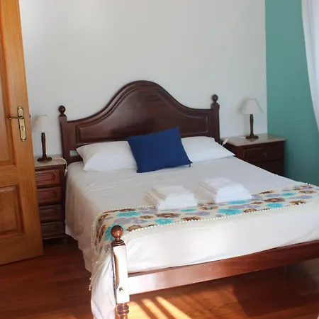 Ericeira Chill Hill Hostel & Private Rooms-3