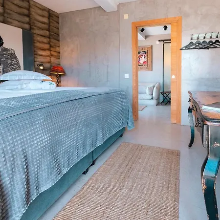 Surfers Lodge Peniche-3