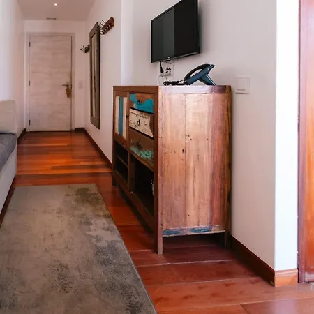 Surfers Lodge Peniche-3