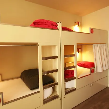Pilot Design Hostel & Bar-2
