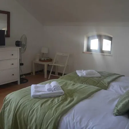 Casa Deixa-O-Resto Guesthouse-2