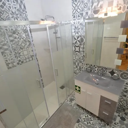 O Cantinho Guesthouse com Terraço e Vistas em Quinta do Anjo-2