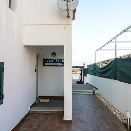 Faro Beach Life Hostel-3