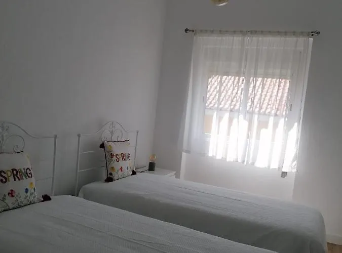 Alojamento Justo - Vila De Montargil, Portugal