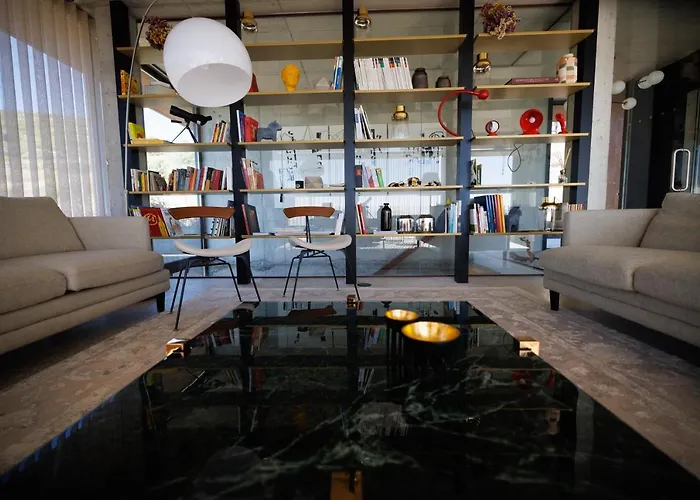 Bonelli House