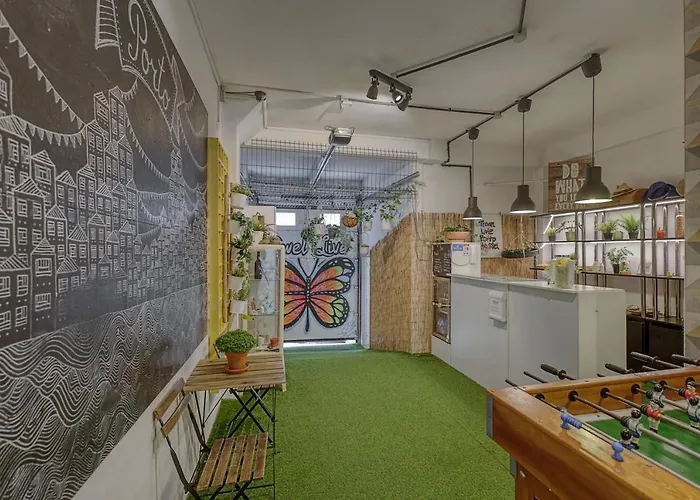 Travel & Live Hostel