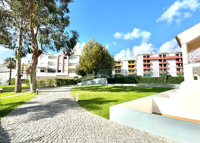 Praia Da Rocha, Vila Rosa, T1, Piscinas, Parqueamento E Internet By Ig