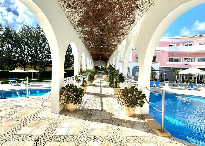 Praia Da Rocha, Vila Rosa, T1, Piscinas, Parqueamento E Internet By Ig