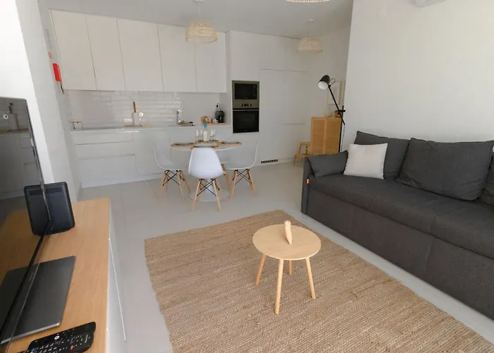 Modern 2Br With Garden & Pool